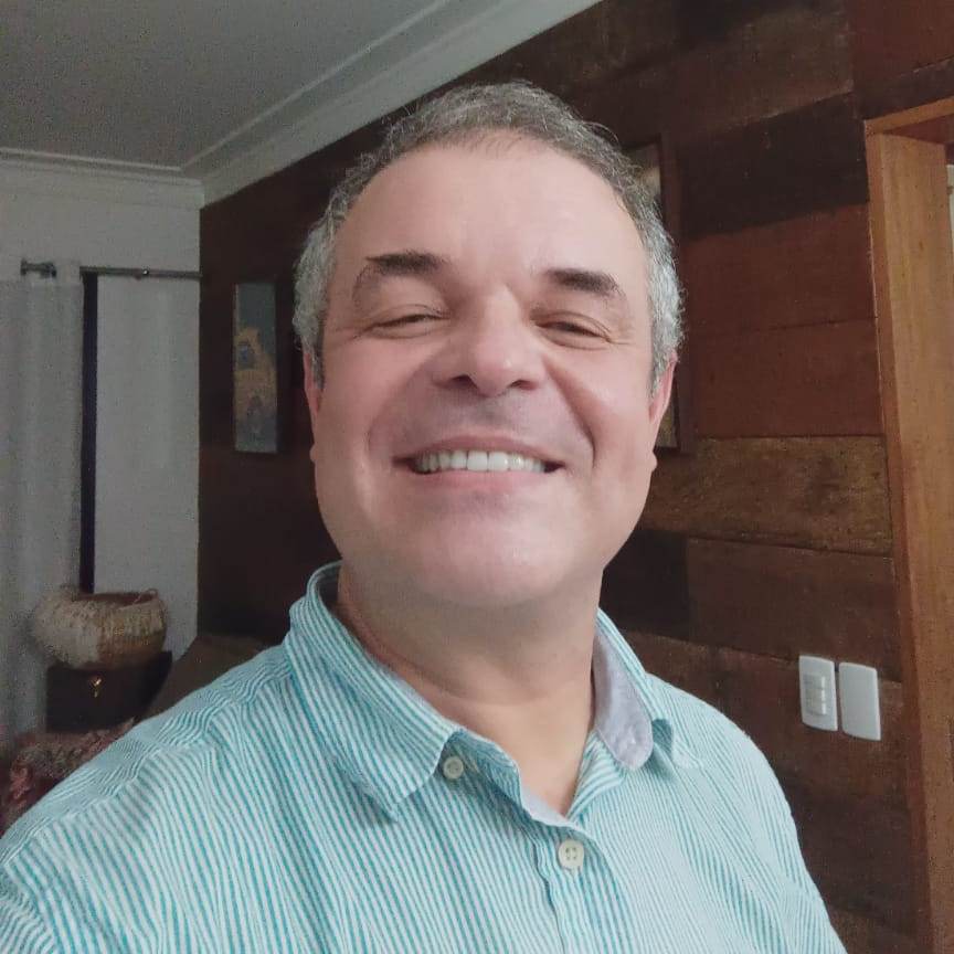 Prof . Márcio Cabeção